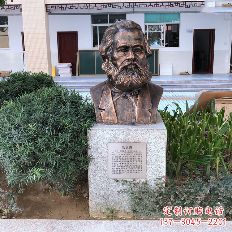 江西马克思铸铜头像雕塑,记录校园历史精彩
