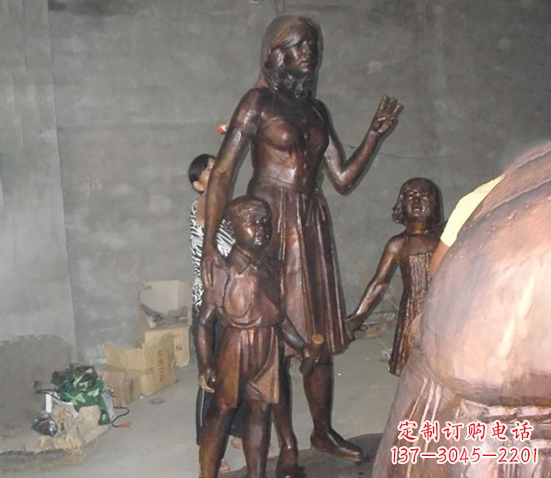 江西中领雕塑非常荣幸推出一款特别的母亲雕塑,…