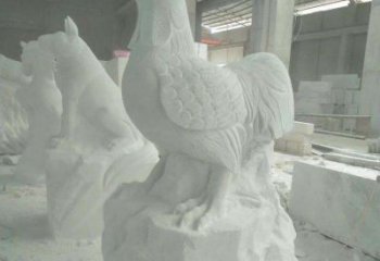 江西华丽而神奇的汉白玉中领生肖鸡雕塑