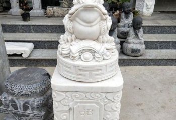 江西金蟾立柱石动物雕塑