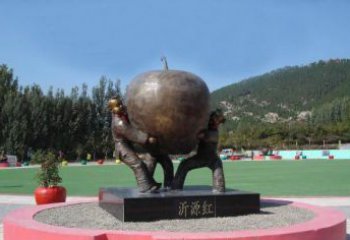 江西苹果融入两岁小孩的生活——公园铜雕