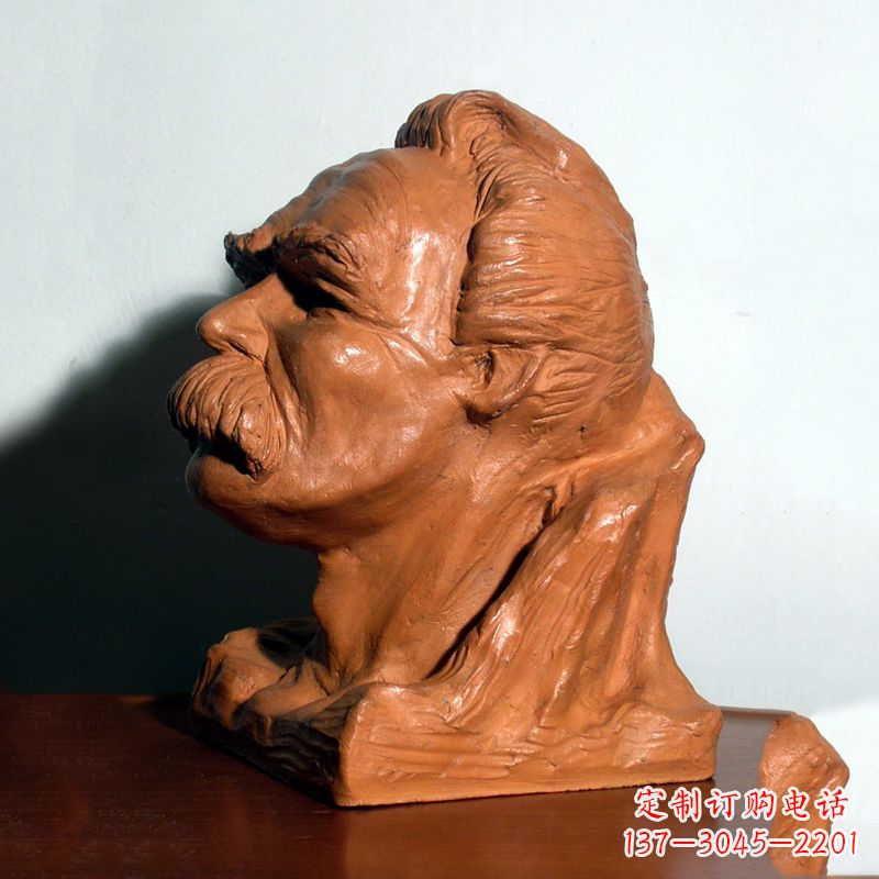 江西以尼采为原型的雕塑头像