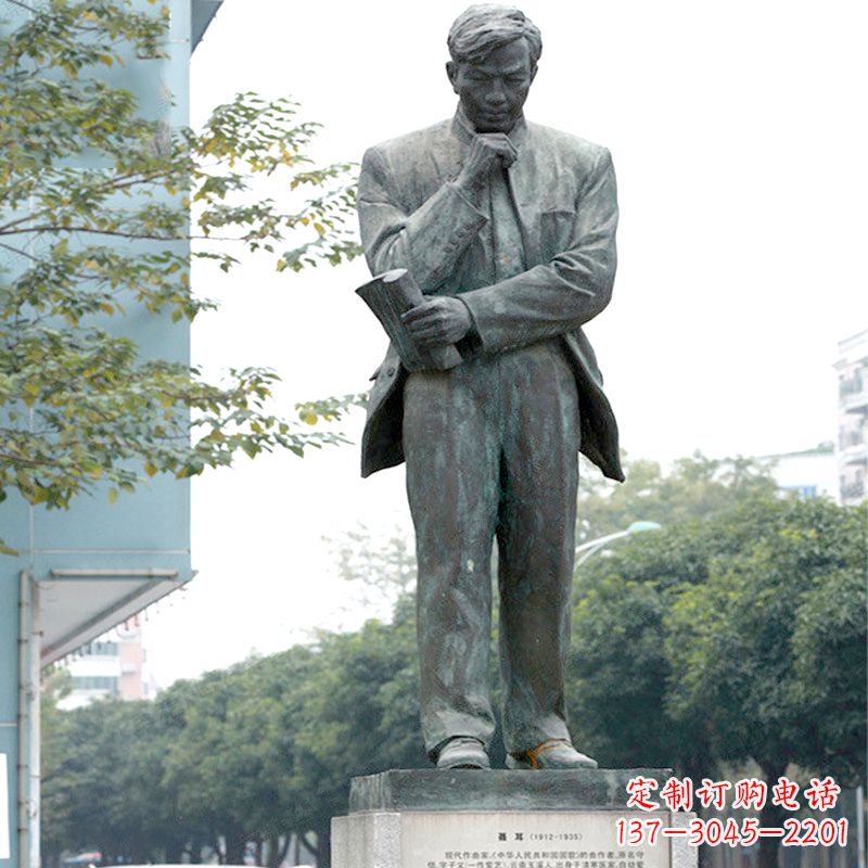 江西很多历史上著名的人物都有精美的雕塑来表彰…