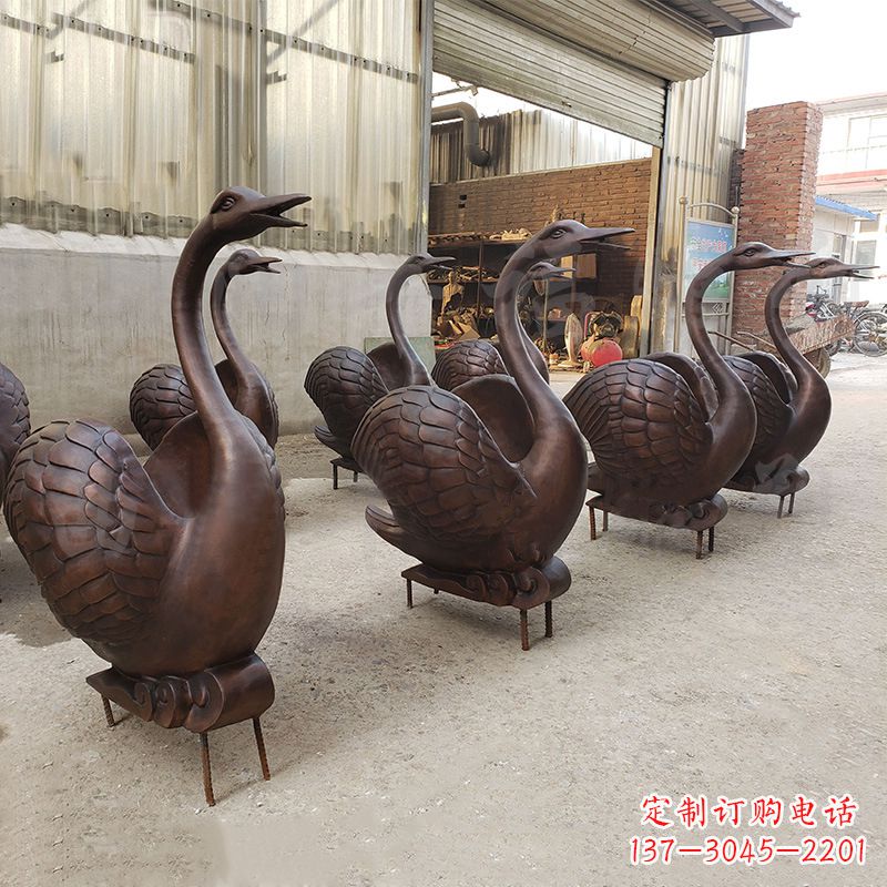 江西中领雕塑天鹅铜雕是一款精美的艺术作品,既…