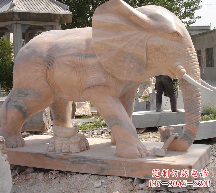 江西华贵雅致的大象雕塑