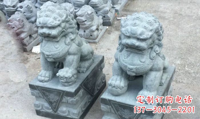 江西青石小狮子门口石雕,精美传统风格