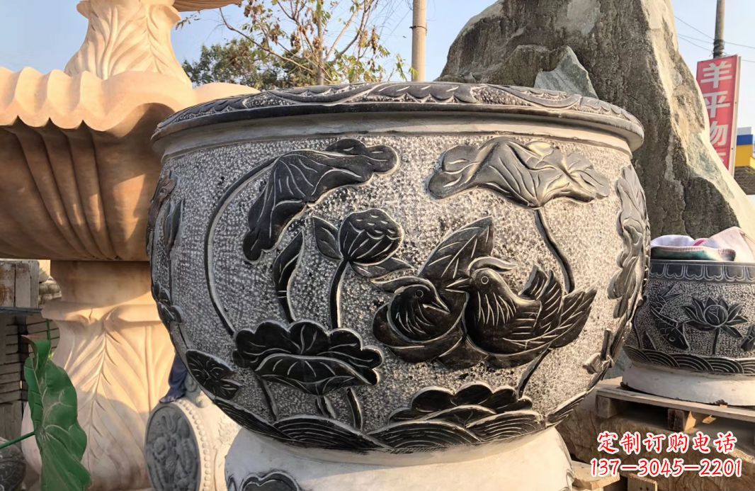江西荷花浮雕鱼缸雕塑,让空间更加生机勃勃