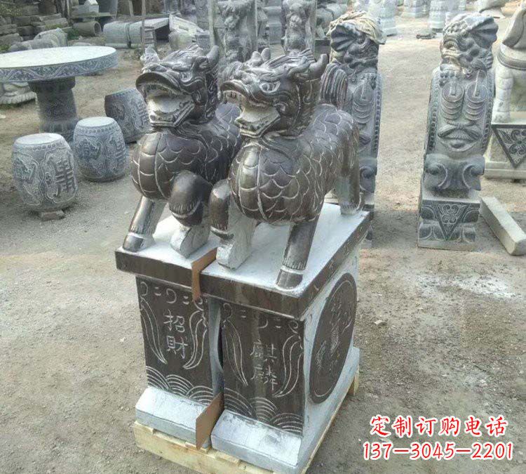 江西精美的青石门口麒麟雕塑