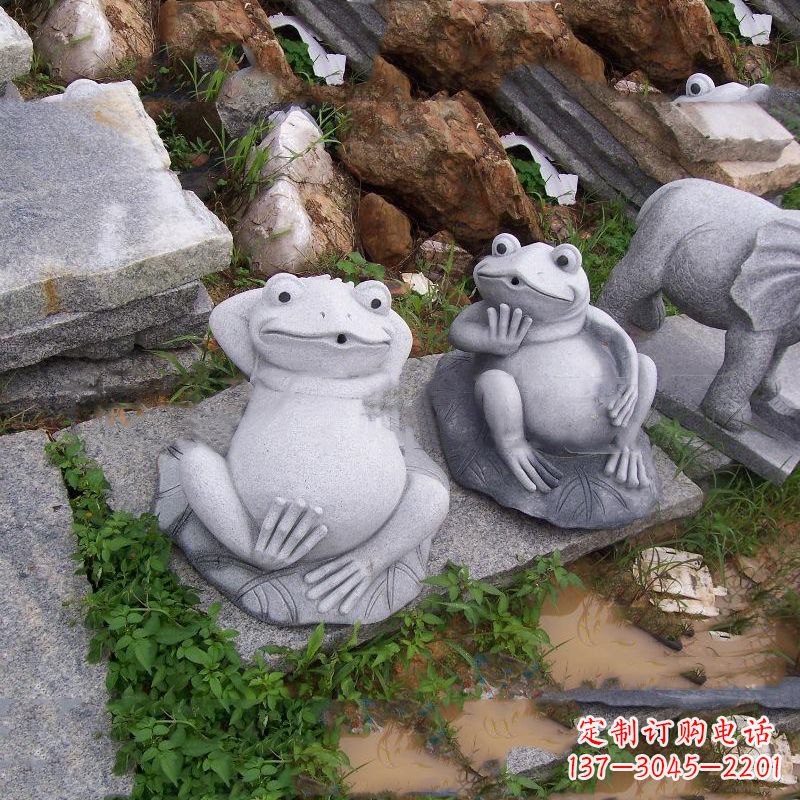江西别具一格的青石青蛙喷水雕塑