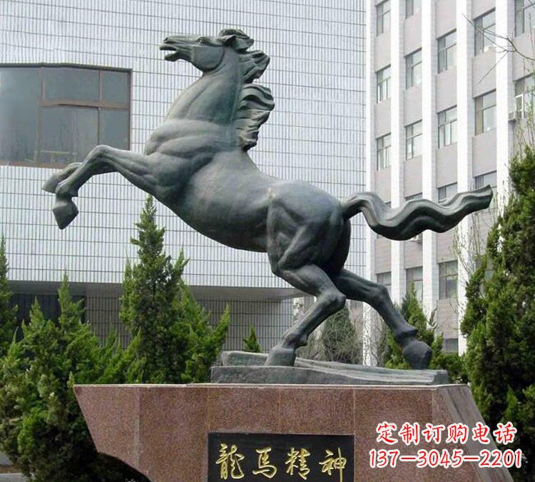 江西青铜奔马精美雕塑是钜鹰中领雕塑推出的一款…