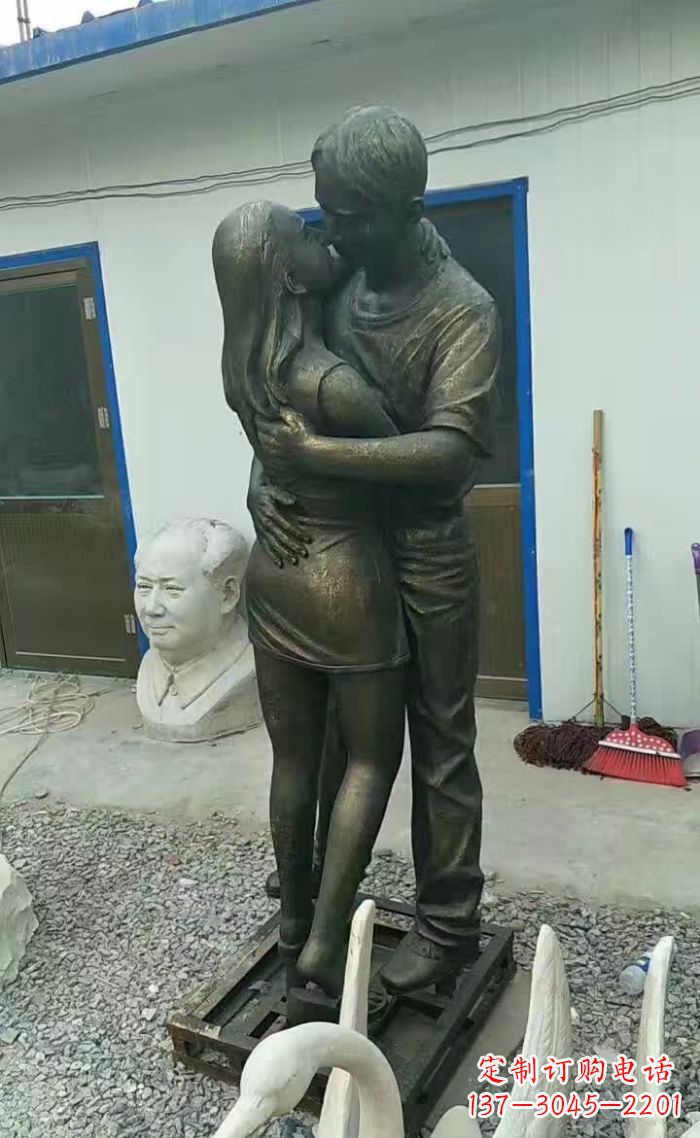 江西无尽浪漫,情侣雕塑表达爱意