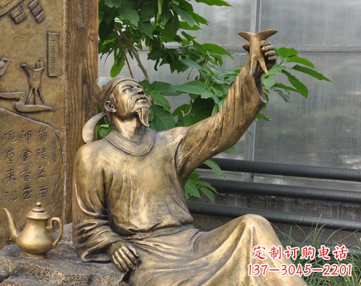 江西象征文学大师李白的铜雕像