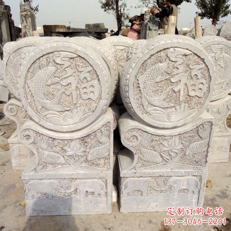 江西精美绝伦的金蟾蜍门墩雕塑