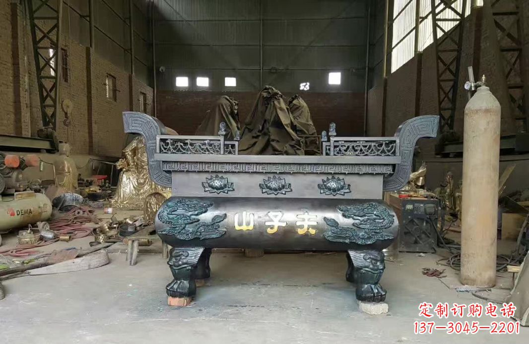 江西寺庙香炉铜雕12