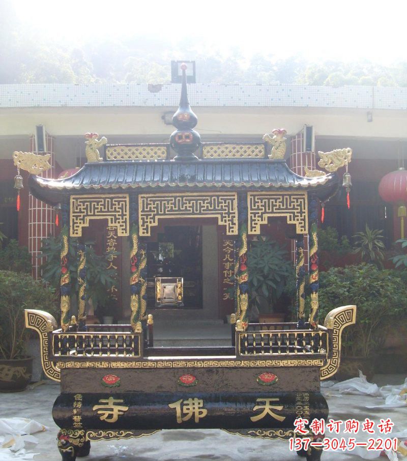 江西寺庙铸铜四足方形带顶香炉