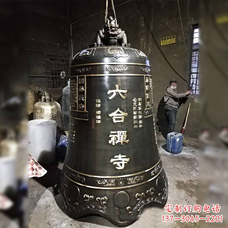 江西寺院铸铜铜钟