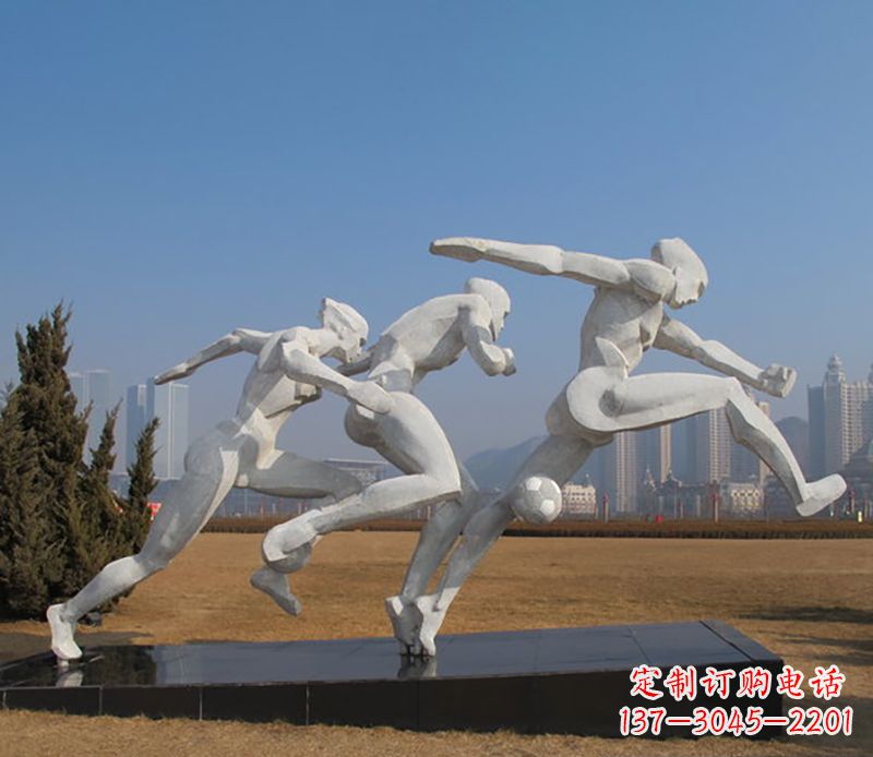 江西踢足球不锈钢运动雕塑