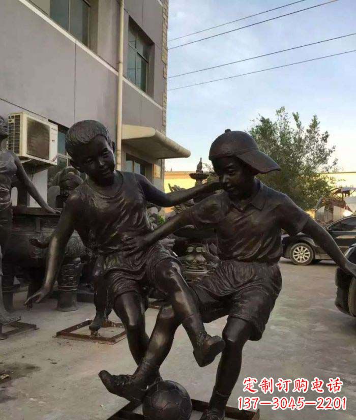 江西踢足球儿童铜雕 (2)