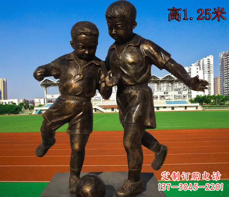 江西踢足球儿童铜雕1