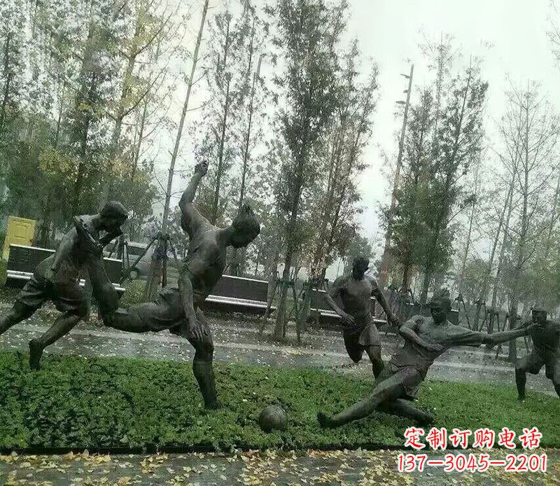 江西踢足球公园运动人物铜雕