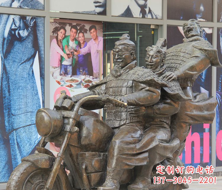 江西铜雕步行街骑摩托人物雕塑 