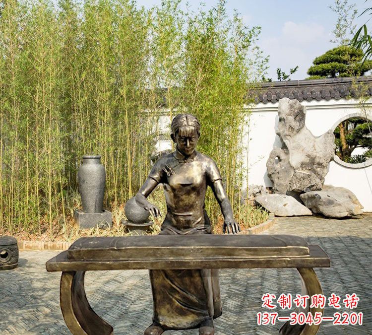 江西铜雕弹古筝人物