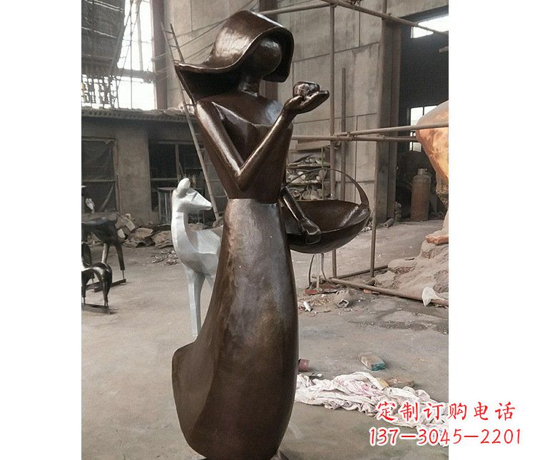 江西铜雕逛街女孩人物雕塑