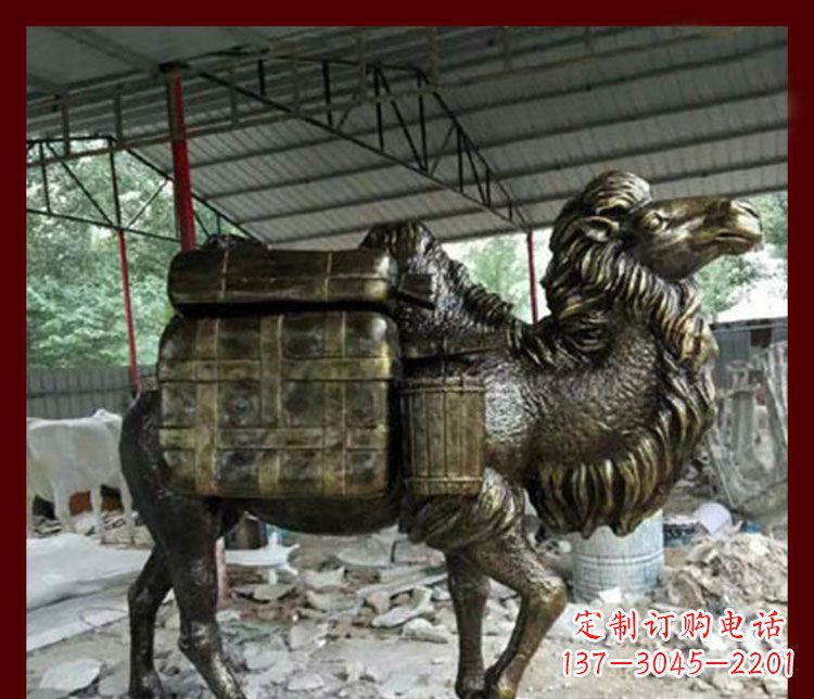 江西拖行李的骆驼动物铜雕