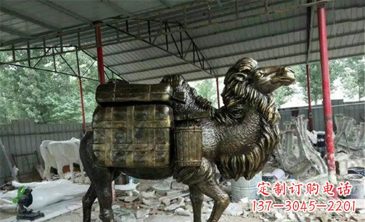 江西拖行李的骆驼动物铜雕 (2)