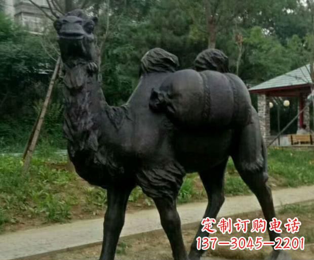江西驮行李的骆驼铜雕