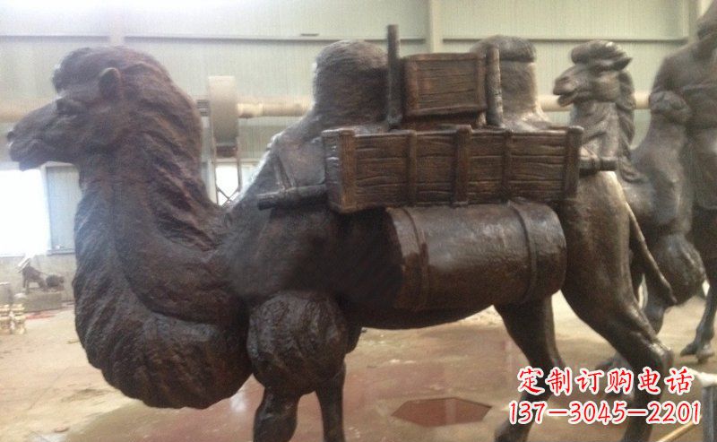 江西驮着东西的骆驼公园动物铜雕