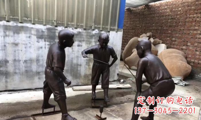 江西玩陀螺人物铜雕 (2)