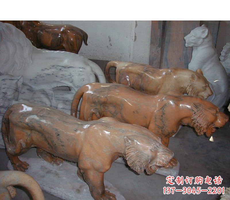 江西晚霞红动物老虎石雕