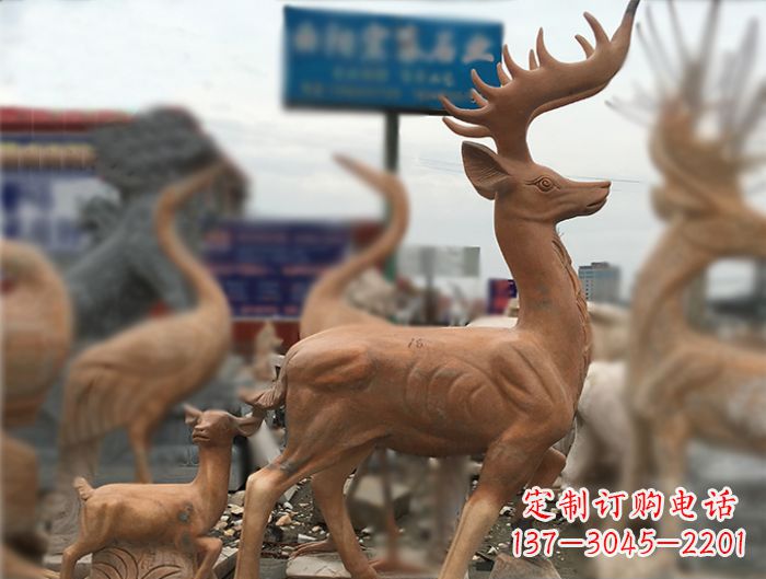 江西晚霞红动物驯鹿公园石雕
