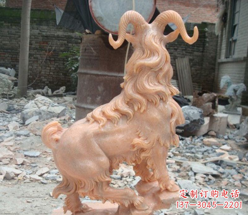 江西晚霞红山羊石雕 