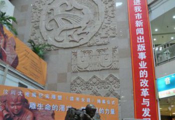 江西令人惊叹的小女孩景观铜雕