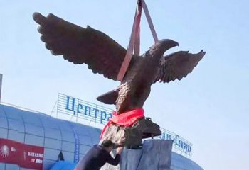 江西中领雕塑定制大型老鹰铜雕景观