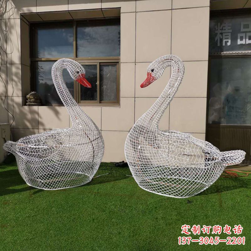 江西卧姿天鹅网格动物雕塑园林草坪动物摆件