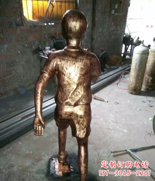 江西小孩跑步公园人物铜雕 (2)