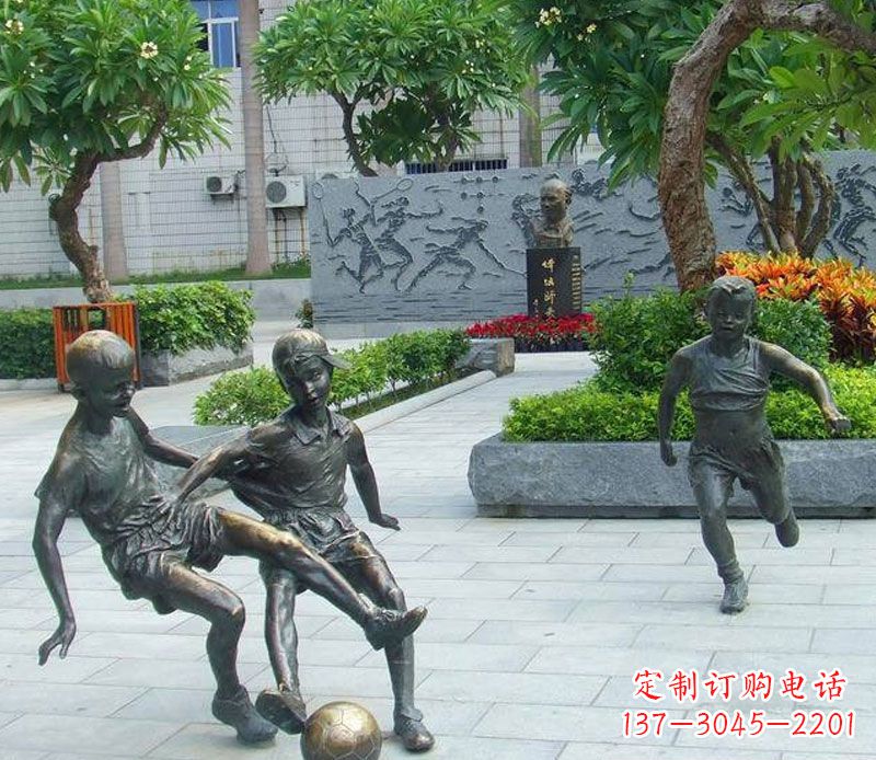 江西小孩踢足球公园景观铜雕