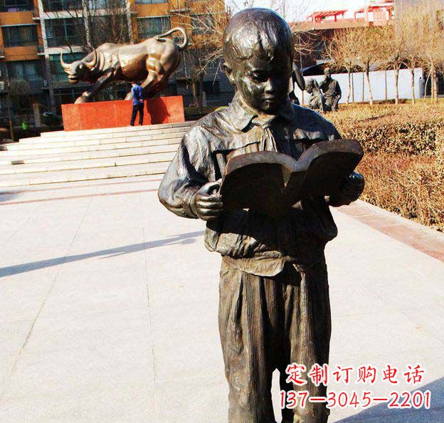 江西校园看书的小学生人物铜雕