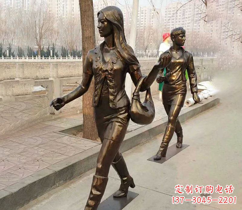 江西行走的女人街边人物铜雕