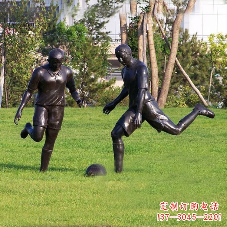 江西园林踢足球人物铜雕