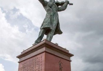 江西音乐家聂耳拉小提琴景观名人雕塑