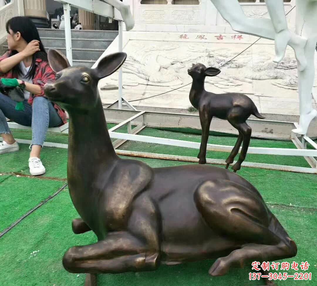 江西铸铜广场动物鹿雕塑