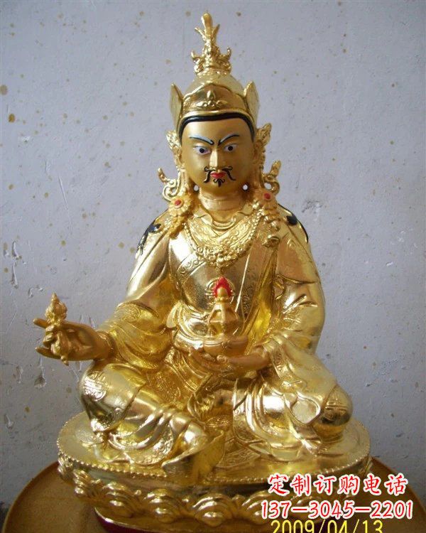 江西铸铜贴金藏佛莲花生大士雕塑