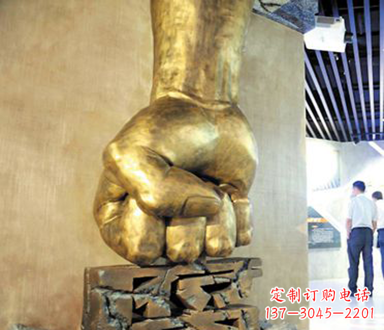 江西反腐廉政文化拳头雕塑
