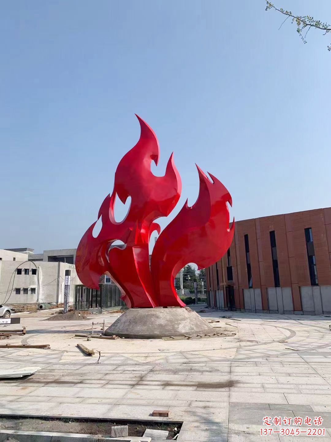 江西大学操场抽象不锈钢火苗雕塑