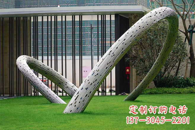 江西景观雕塑-酒店草坪创意不锈钢圆环景观雕塑