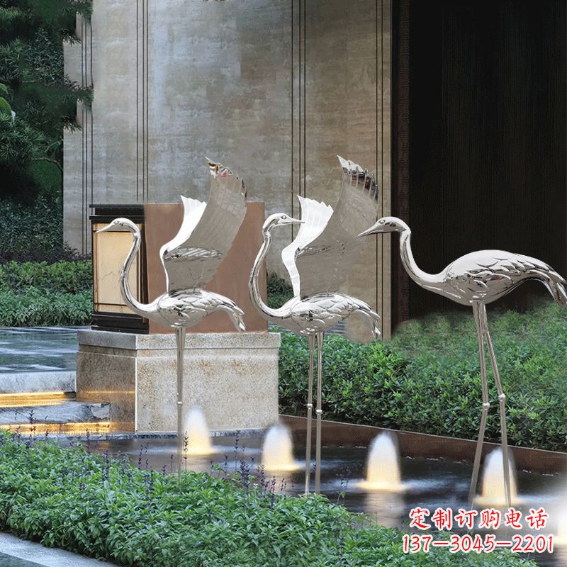 江西鹤雕塑-公园不锈钢镜面喷泉中的鹤雕塑